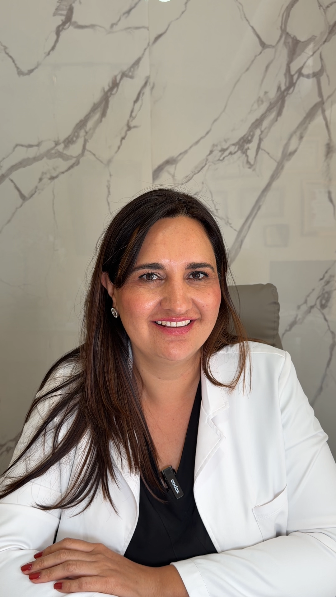 La Dra. Andrea Pintor en su consultorio de ortopedia en Ladrón de Guevara, Guadalajara