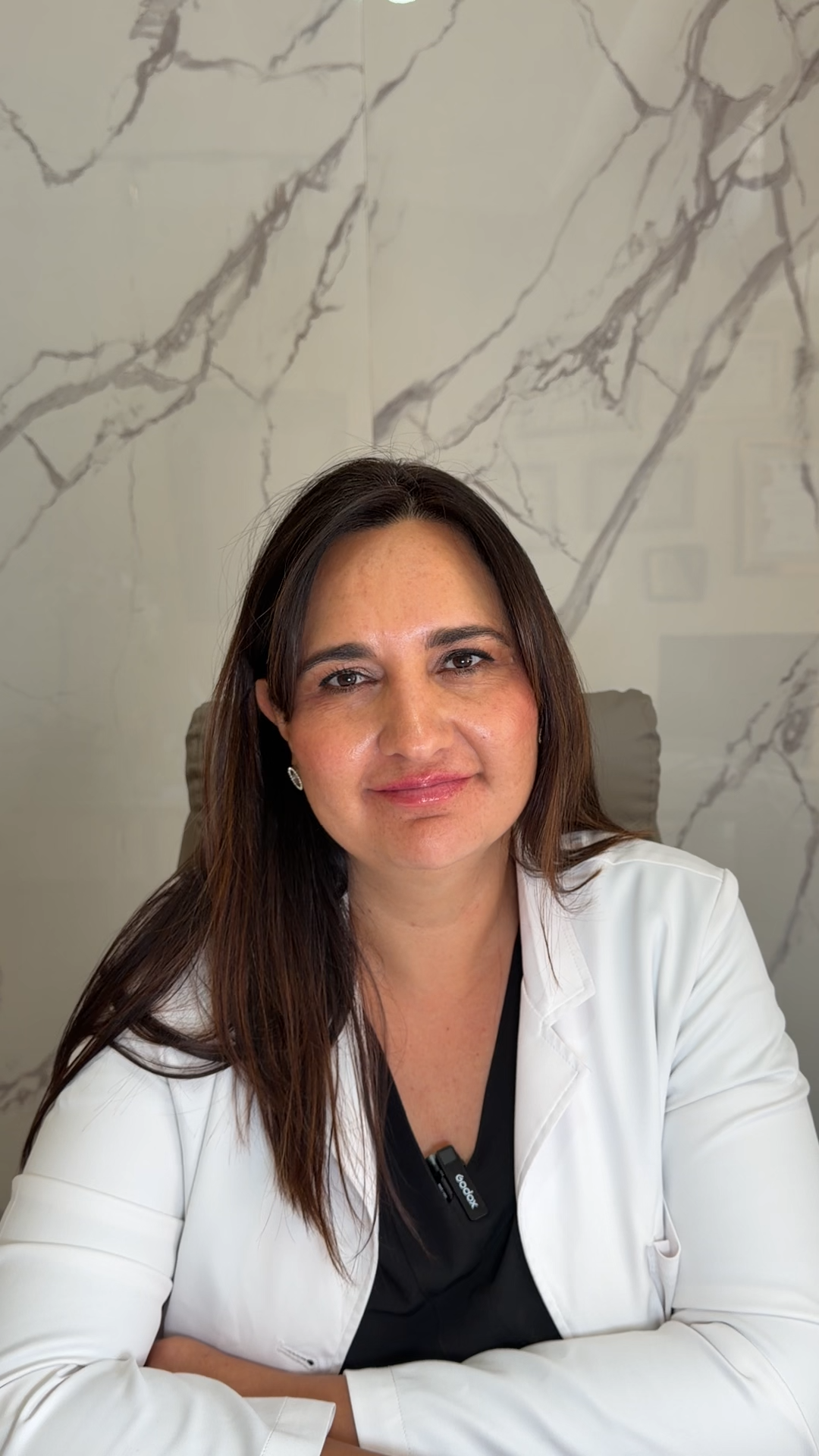 La Dra. Andrea Pintor atendiendo en consulta en Guadalajara